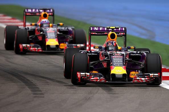 getty_redbullkvjatricciardo20151011