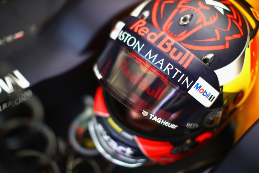 Max Verstappenin F1-kypärä vuodelta 2018