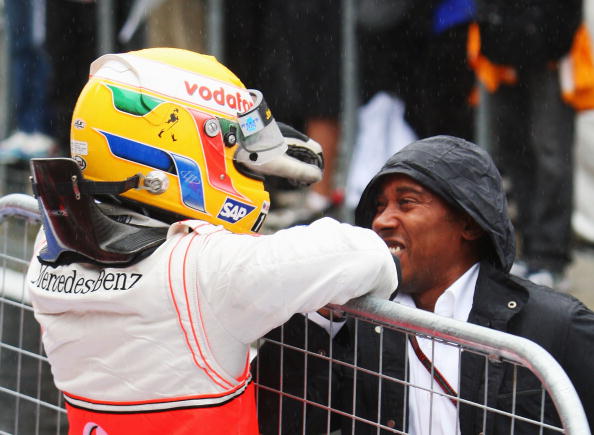 Lewis Hamiltonin kauden 2007 kypärä kunnioitti Ayrton Sennaa.