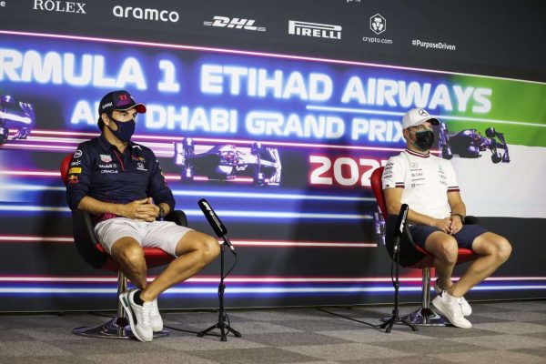 Kuvassa Sergio Perez ja Valtteri Bottas