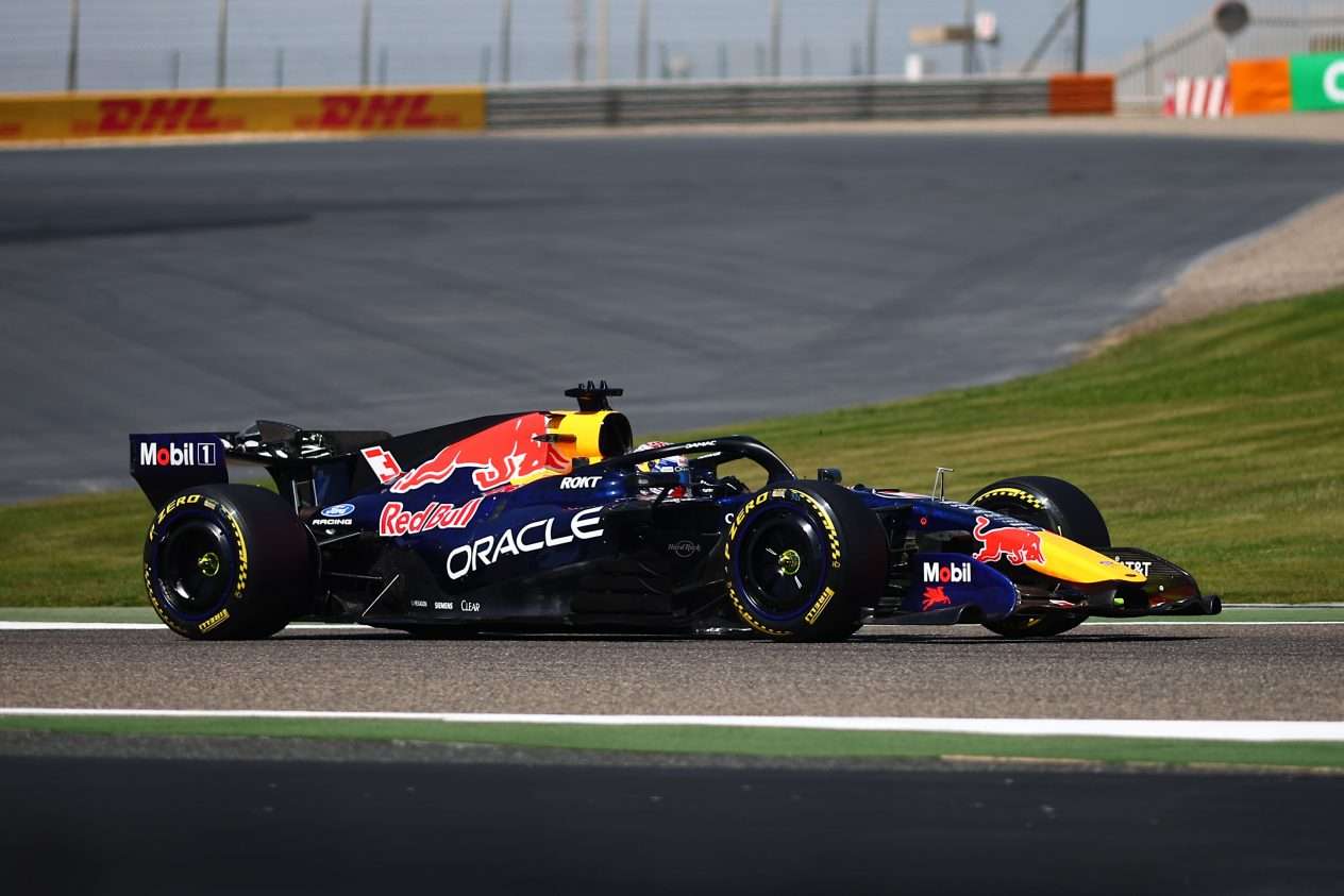 Max Verstappen: Red Bull viilettää tutussa tumman sinisessä värityksessä myös kaudella 2026.